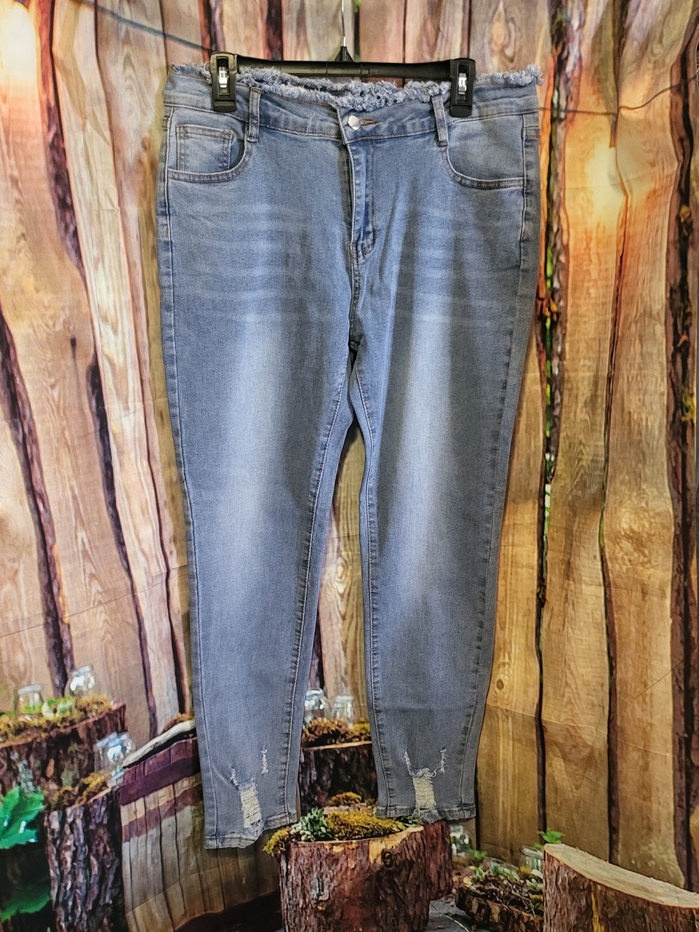 Women's Light Wash Skinny Jeans with Frayed Waist